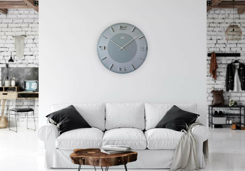 Grande horloge murale ronde en bois grise chiffres en relief 50 cm situation