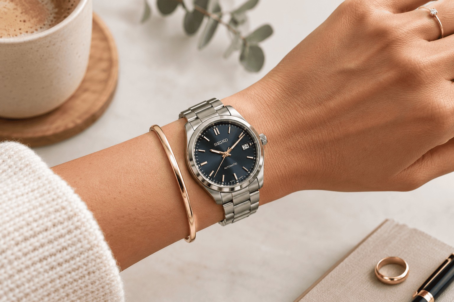 montre seiko et bijoux dores au cafe