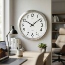 Pendule murale silencieuse ronde aluminium bross&eacute;_lifestyle