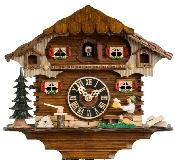 Horloge coucou chalet 1 jour buveur de bière gros plan