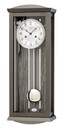 Horloge murale m&eacute;canique moderne en bois gris et aluminium gros plan