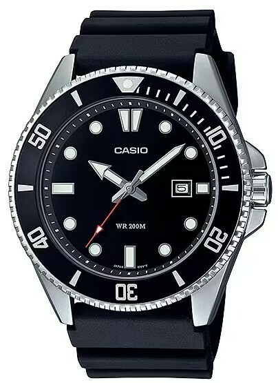 Montre Casio bracelet en r&eacute;sine avec date lunette noire