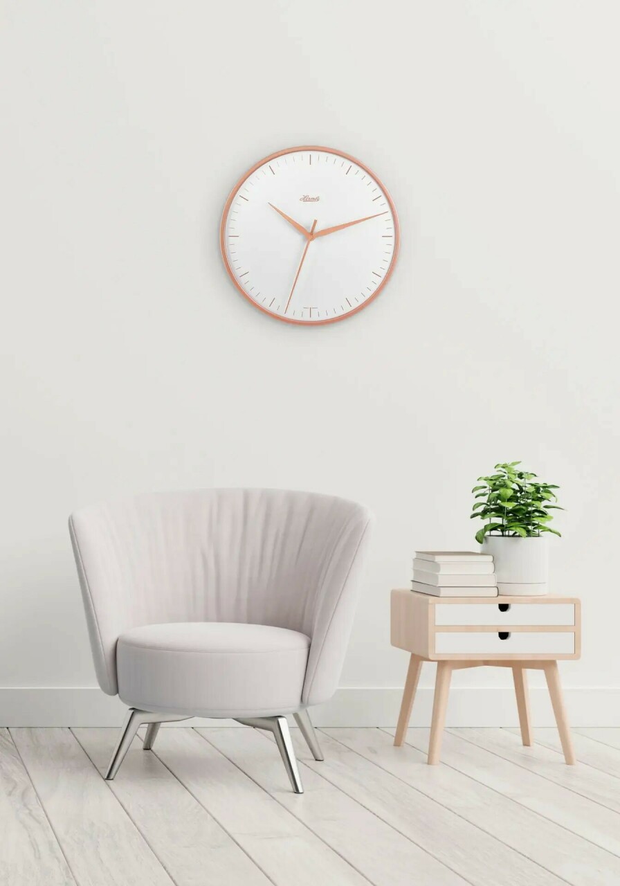 Horloge murale design moderne blanc Hermle en situation
