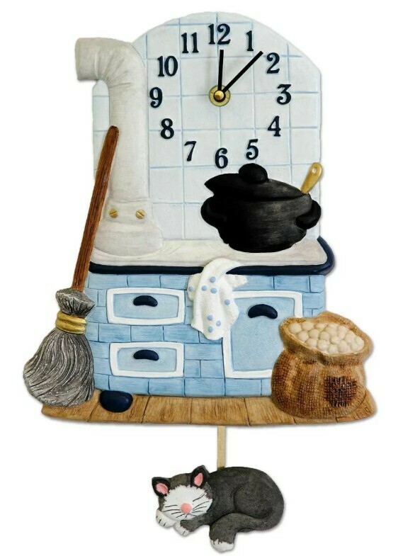Pendule murale bleue pour cuisine cuisini&egrave;re traditionnelle