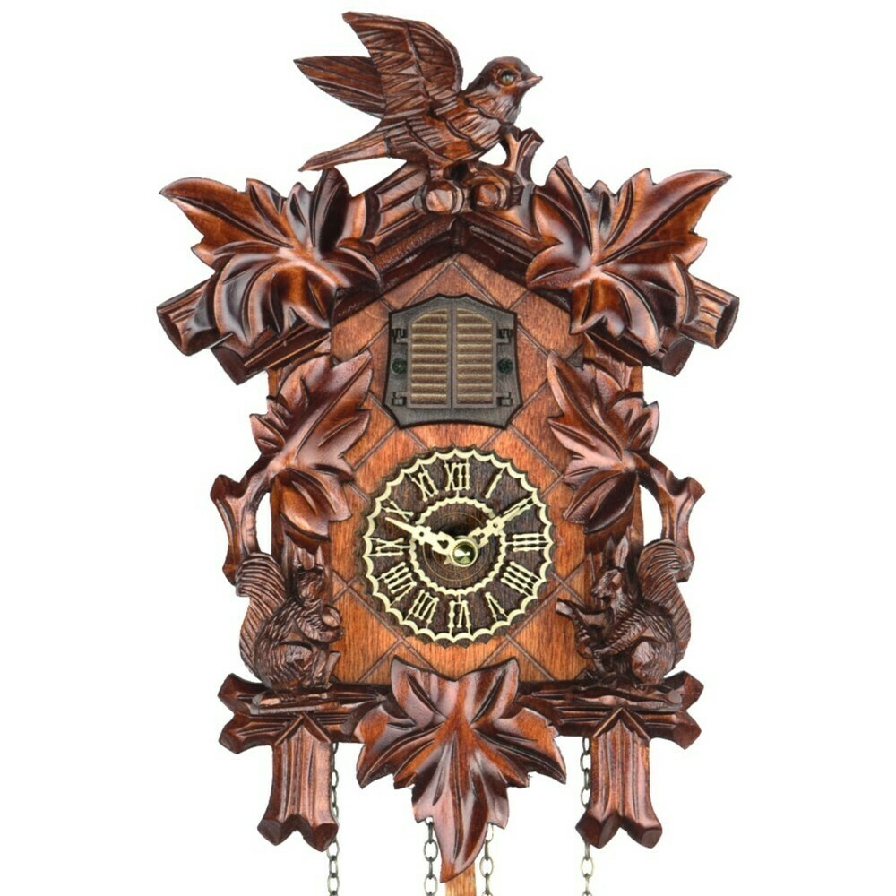 Horloge coucou traditionnelle for&ecirc;t noire avec &eacute;cureuils et oiseaux zoom