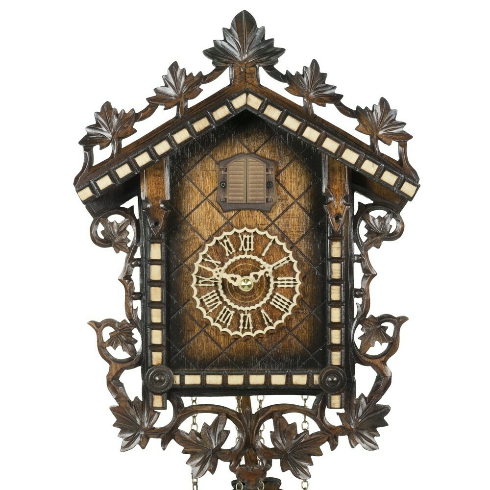 Horloge coucou de la For&ecirc;t-Noire &agrave; pile sculpt&eacute; avec feuilles d'&eacute;rable zoom