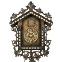 Horloge coucou de la For&ecirc;t-Noire &agrave; pile sculpt&eacute; avec feuilles d'&eacute;rable zoom