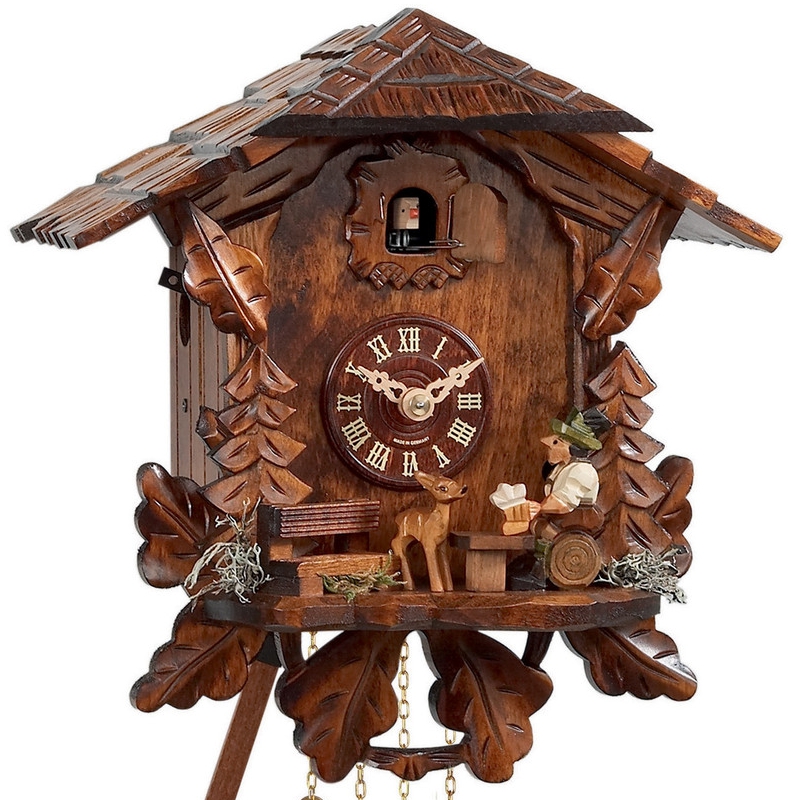 Horloge coucou m&eacute;canique chalet forestier 1 jour buveur de bi&egrave;re et biche gros plan