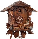 Horloge coucou m&eacute;canique chalet forestier 1 jour buveur de bi&egrave;re et biche gros plan