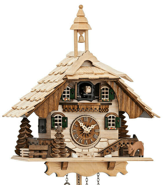 Horloge coucou musical chalet bois naturel gros plan