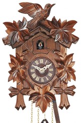 Horloge coucou à piles en bois feuilles 22 cm gros plan