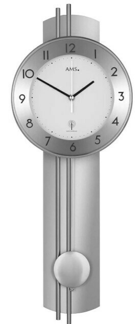 Horloge murale &agrave; balancier en bois gris