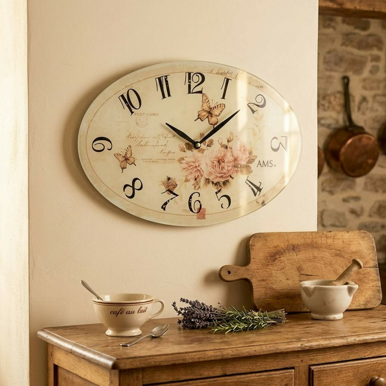 Pendule murale de cuisine ovale beige fleurie_lifestyle