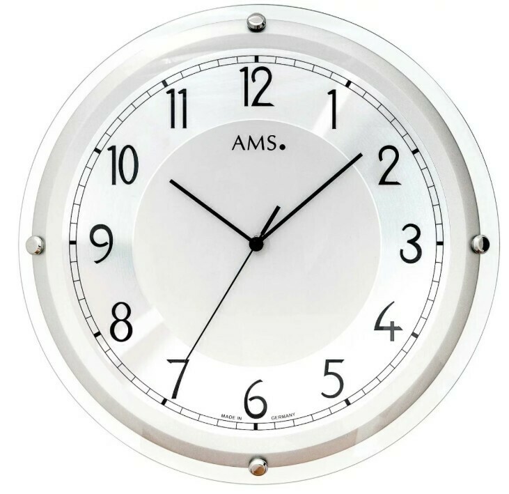 Horloge murale radio-pilot&eacute;e en aluminium moderne