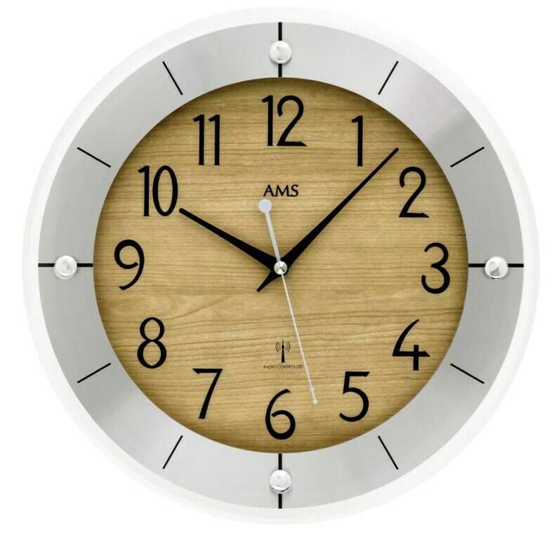 Pendule murale design radio pilot&eacute;e effet bois
