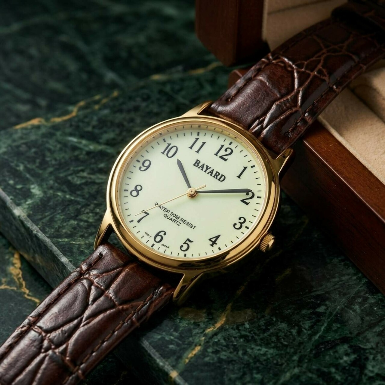 Montre &agrave; quartz marron Bayard cadran lumineux_details