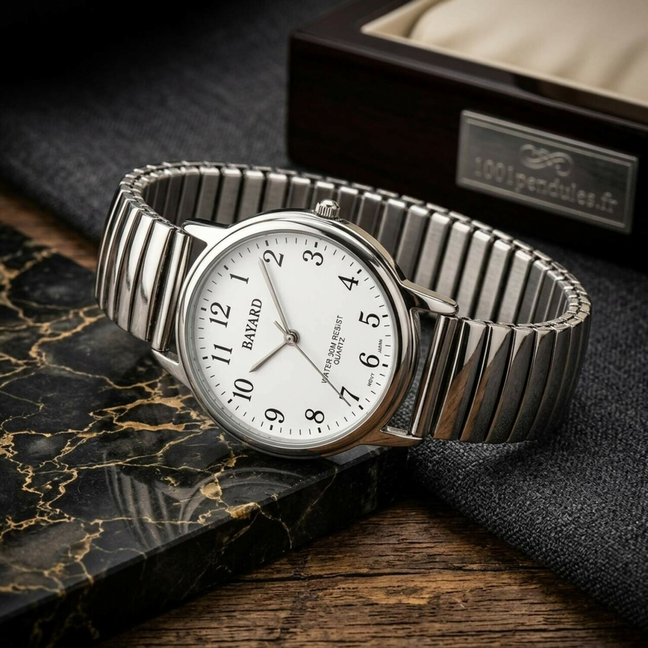 Montre &agrave; quartz argent&eacute;e pour femme bracelet extensible_details