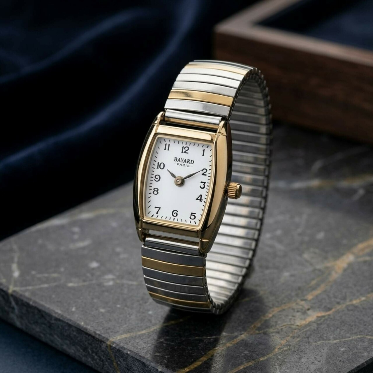 Montre &agrave; quartz rectangulaire bicolore pour dame_details