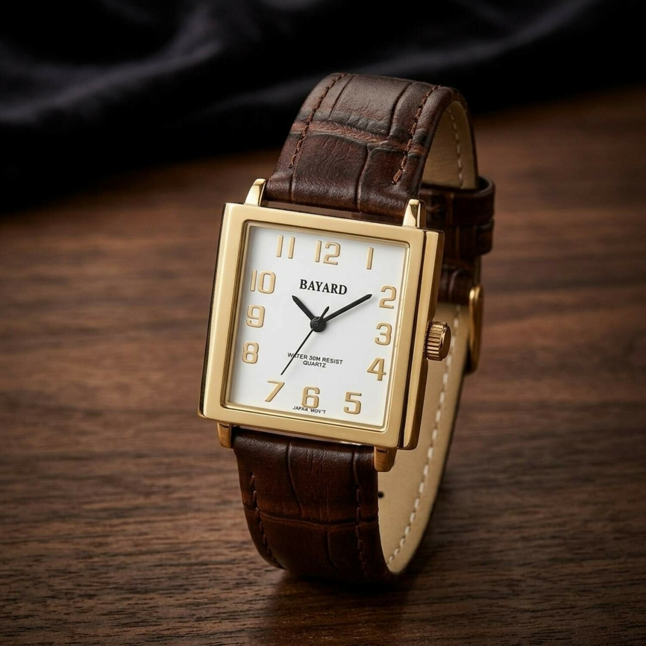 Montre carr&eacute;e boitier dor&eacute; bracelet marron Bayard_details