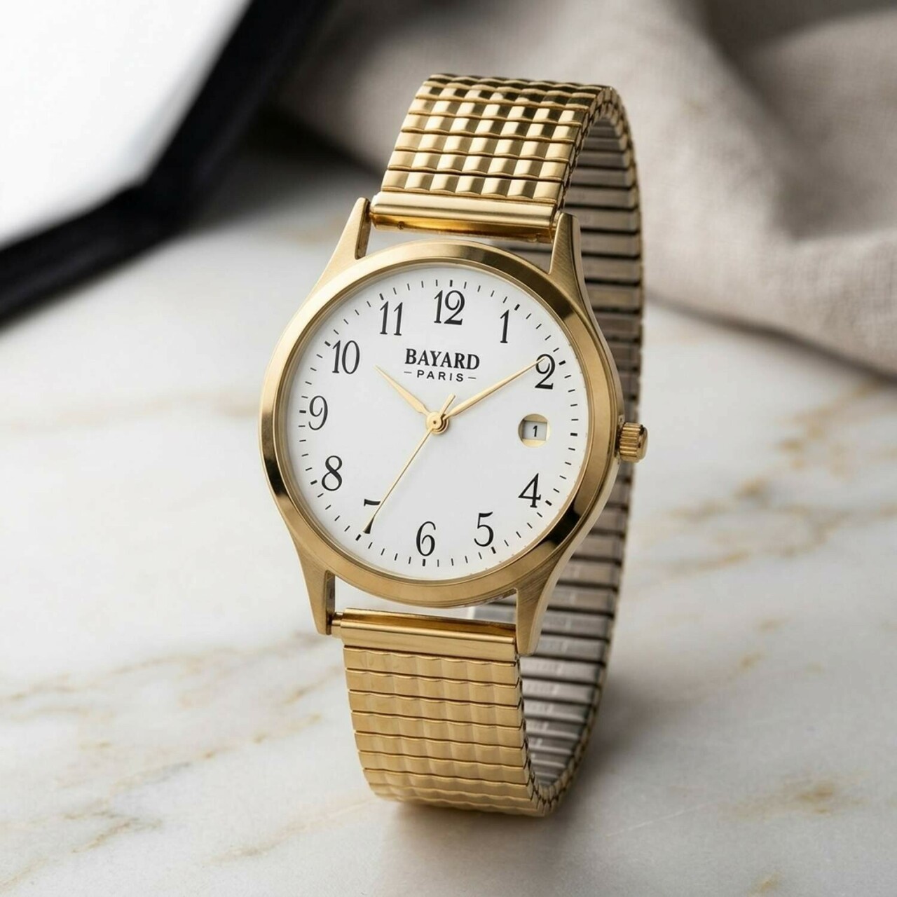 Montre &agrave; quartz ronde pour dame boitier dor&eacute; bracelet dor&eacute; avec date_details