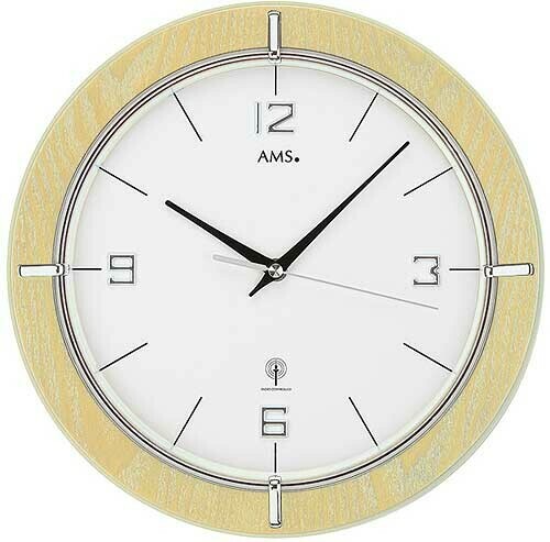 Horloge murale radio-pilot&eacute;e ronde en bois clair