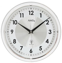Pendule murale ronde argentée en aluminium