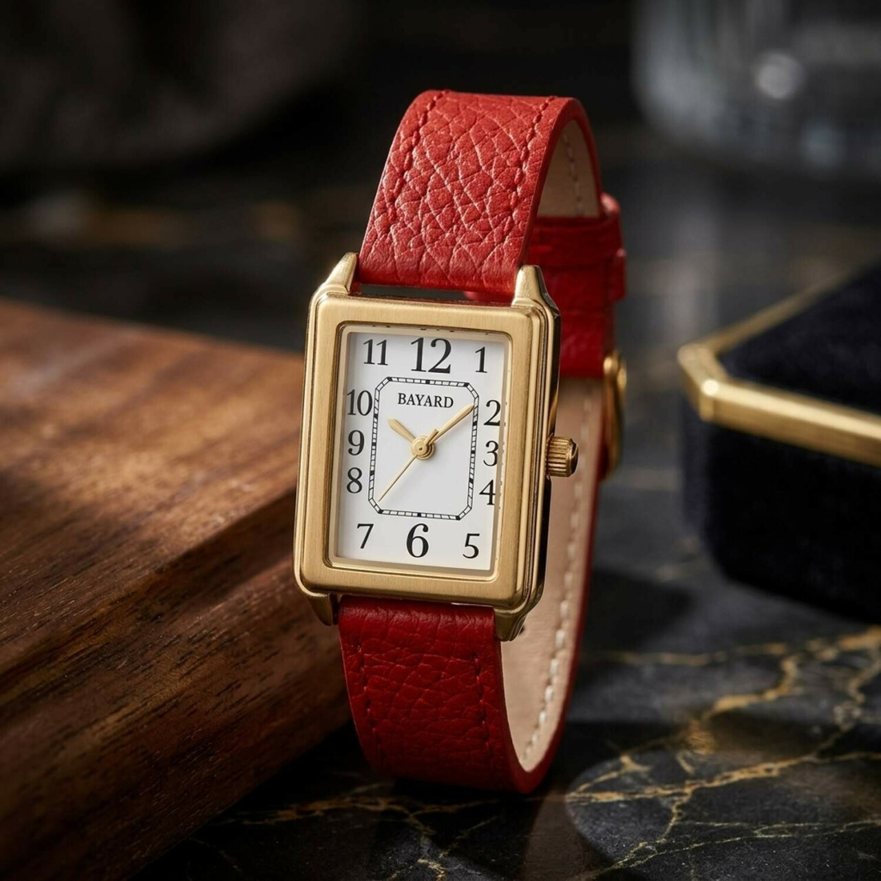Montre &agrave; quartz rectangulaire bracelet rouge_details