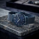 Montre &agrave; calendrier pour dame bleu marine bracelet mailles italiennes Bayard_details