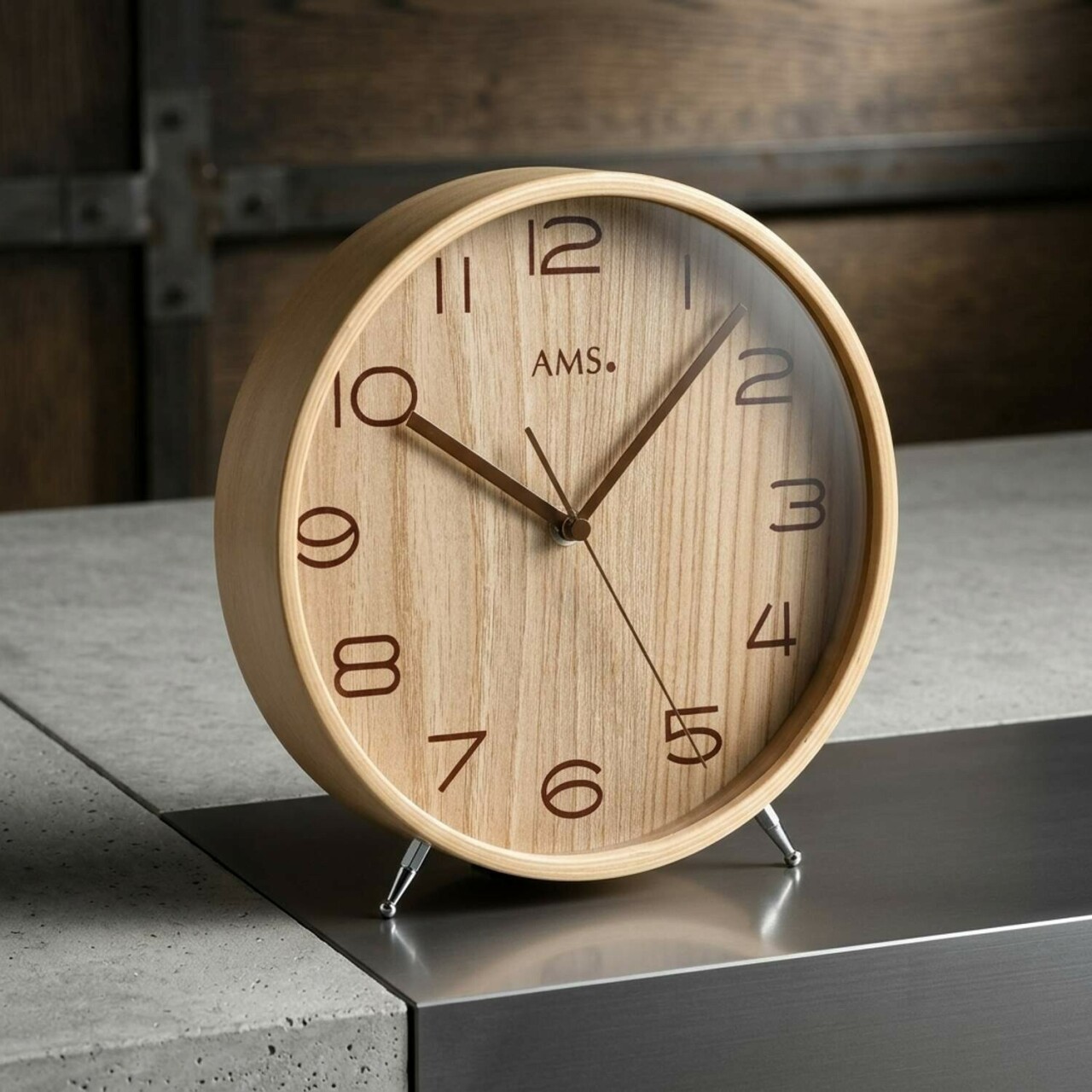 Pendule &agrave; poser en bois moderne grand format_details