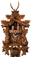 Horloge coucou mécanique traditionnel 1 jour musical thème chasse avec danseurs gros plan