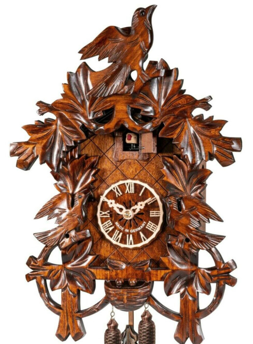 Horloge coucou mécanique traditionnel 8 jours 3 oiseaux gros plan