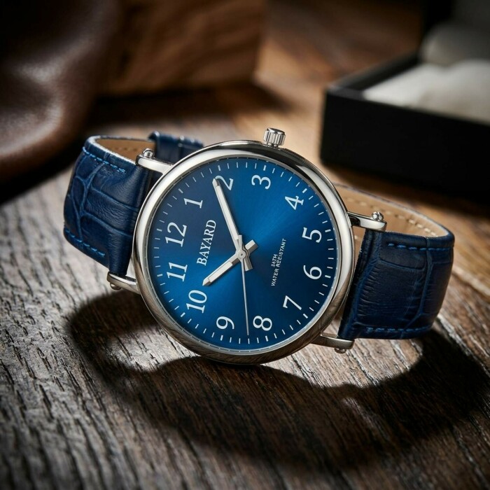 Montre &agrave; quartz bleue pour homme boitier argent&eacute; bracelet en peau_details