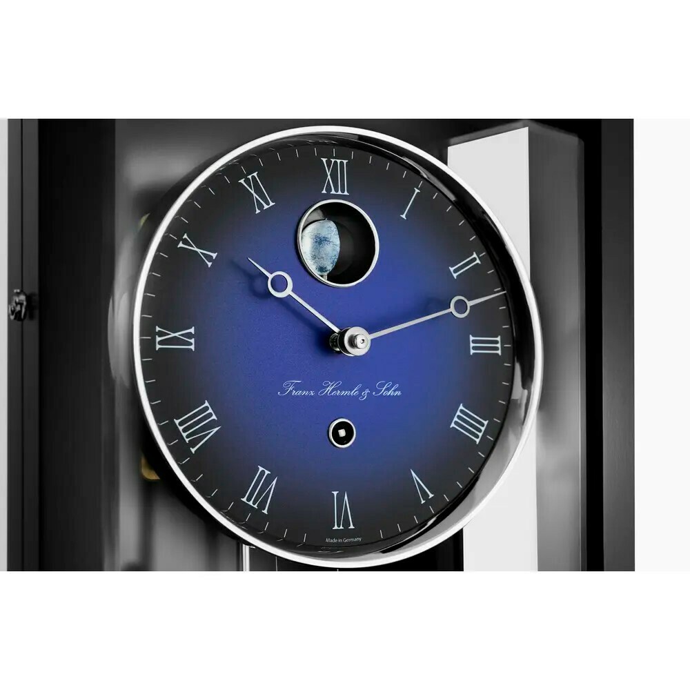 Pendule r&eacute;gulateur Hermle mensuelle avec phase de lune zoom cadran bleu