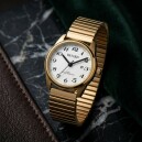 Montre pour dame en acier dor&eacute; lisible_details