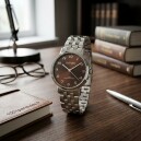 Montre en acier Bayard boucle d&eacute;ployante cadran marron_lifestyle