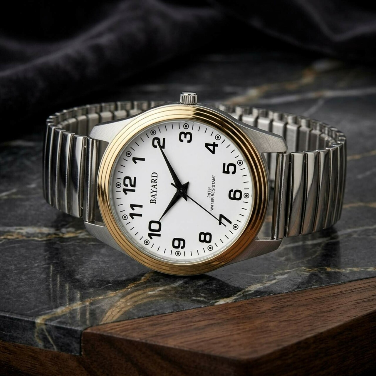 Montre ronde pour homme dor&eacute;e et argent&eacute;e bracelet extensible_details