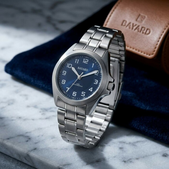 Montre ronde en acier pour femme cadran bleu marine_details