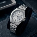 Montre ronde en acier pour femme cadran gris_details