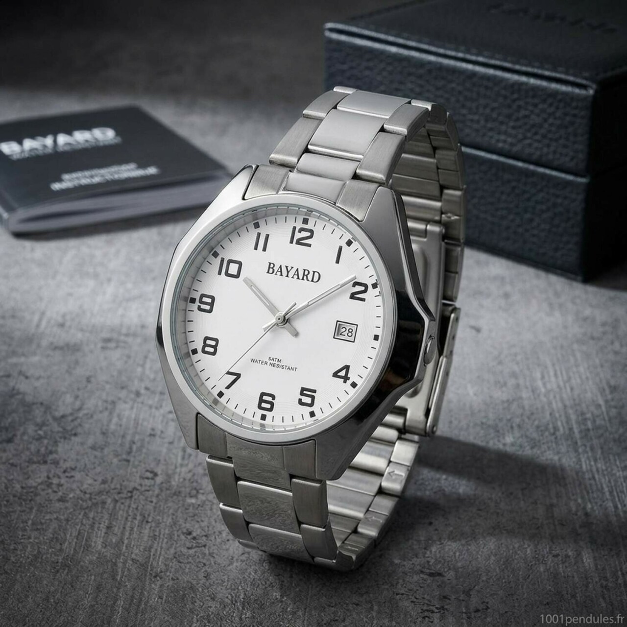 Montre Bayard ronde argent&eacute;e bracelet boucle d&eacute;ployante avec date chiffres pleins noirs_details