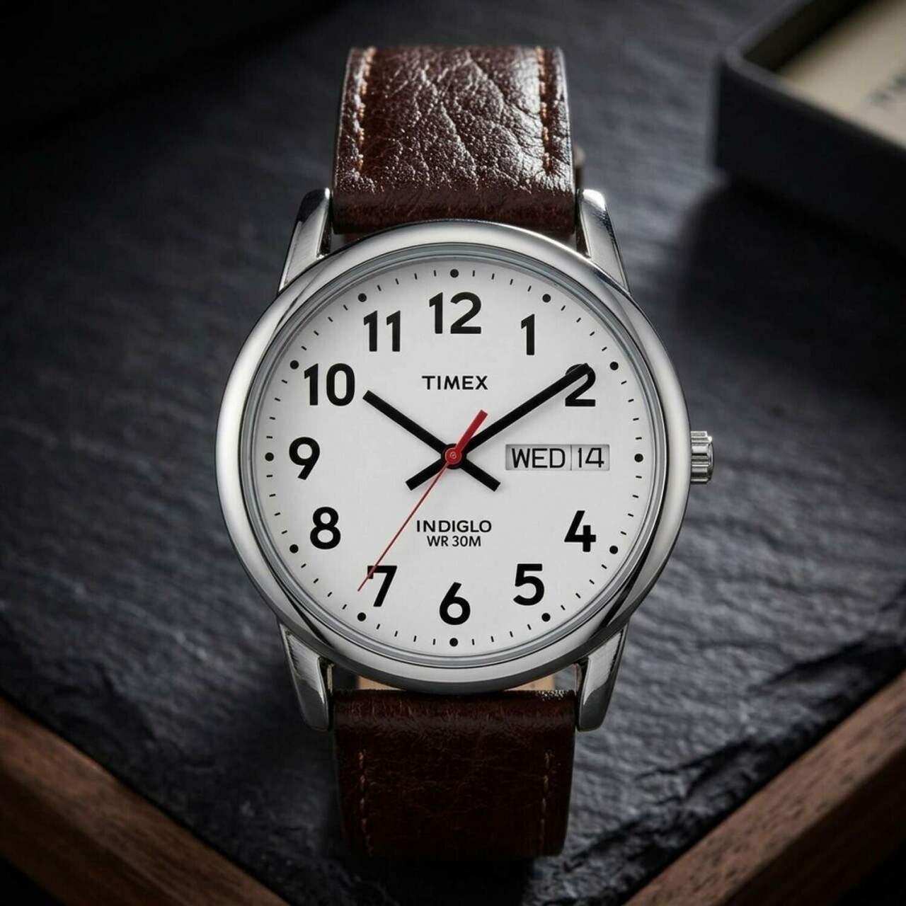 Montre TIMEX en cuir marron boitier acier Easy reader 35 mm_details