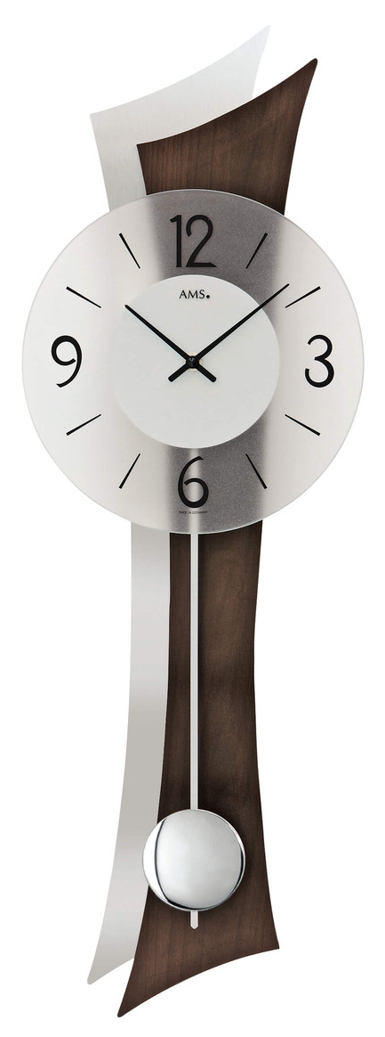 Horloge murale &agrave; balancier moderne en bois de noyer et aluminium incurv&eacute;