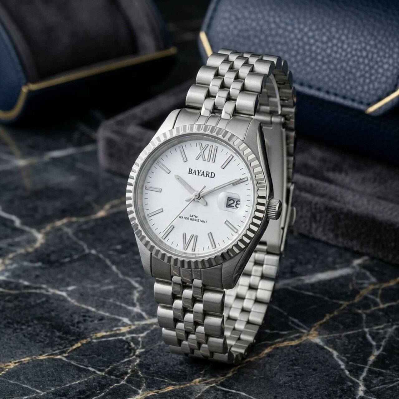 Montre pour homme cadran blanc avec date boitier argent&eacute; lunette cannel&eacute;e_details