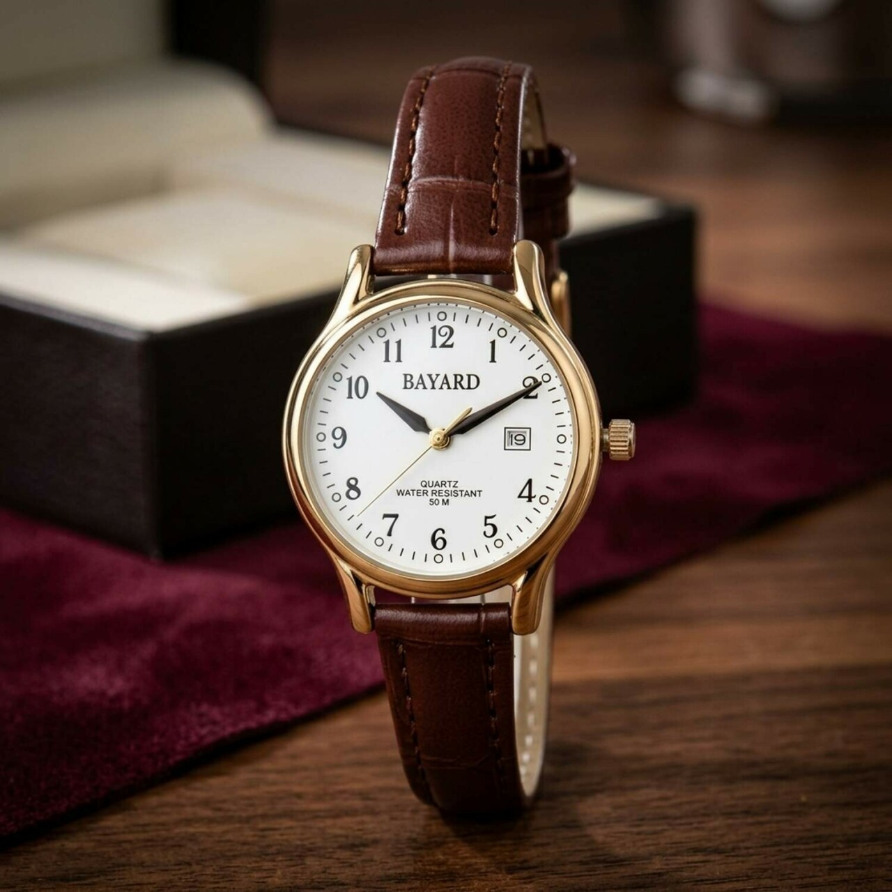 Montre pour femme boitier dor&eacute; bracelet bordeaux avec date_details