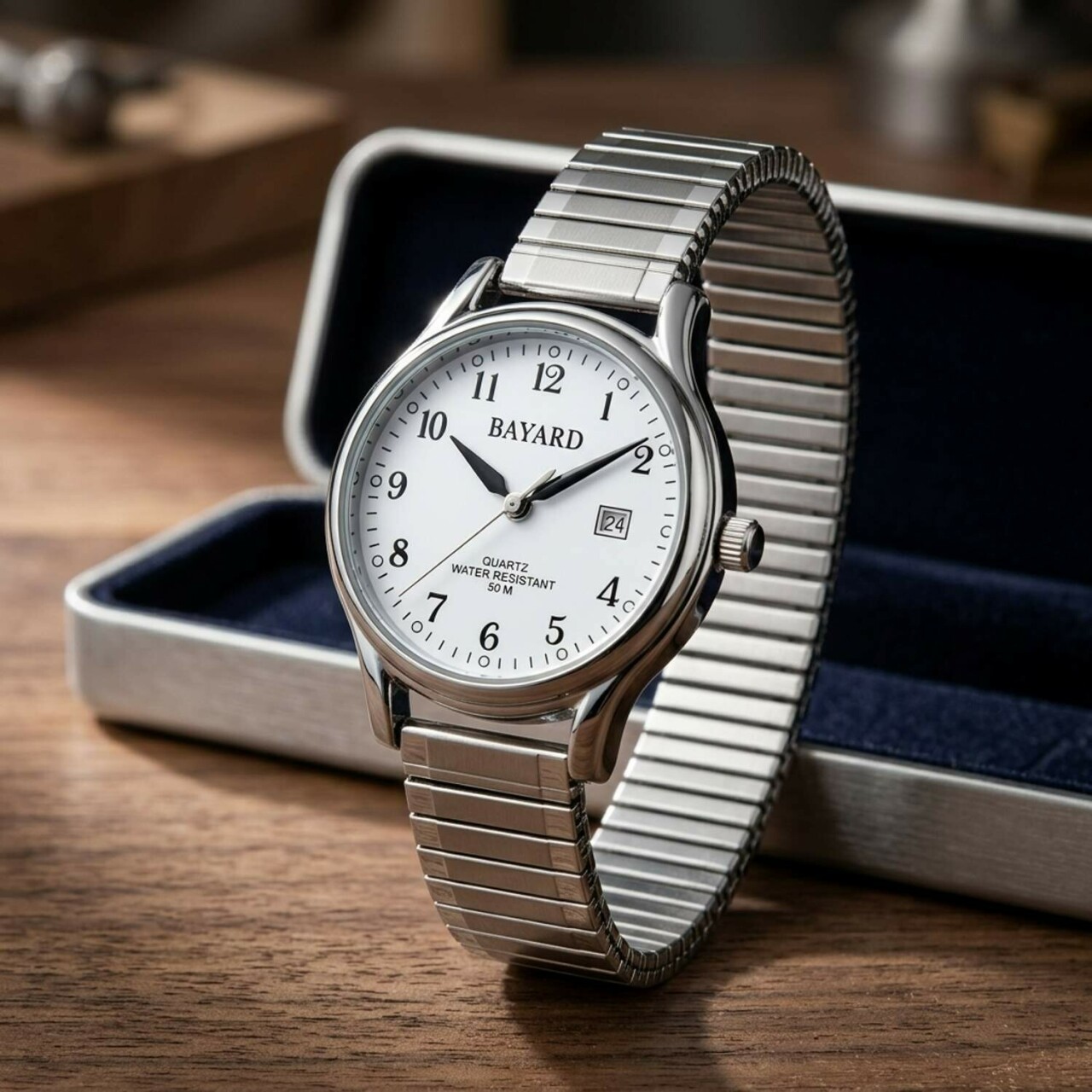 Montre pour femme boitier argent&eacute; bracelet extensible avec date_details
