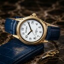 Montre pour femme boitier ovale bracelet bleu avec date_details