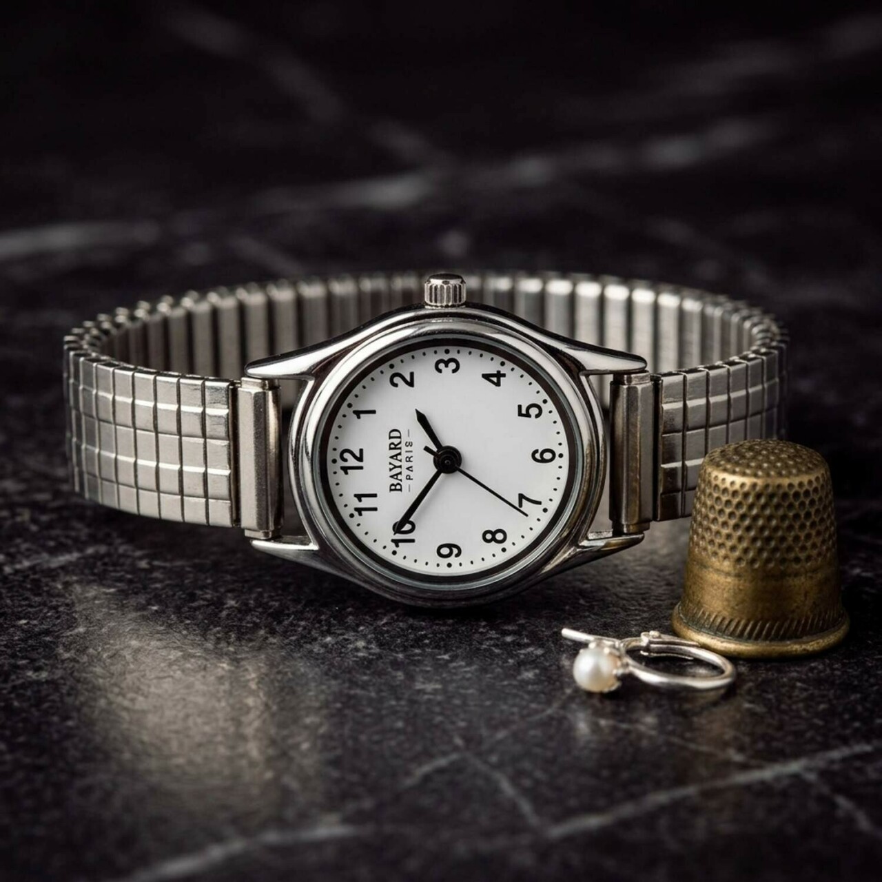 Montre ovale boitier argent&eacute; bracelet argent&eacute; extensible Bayard_details