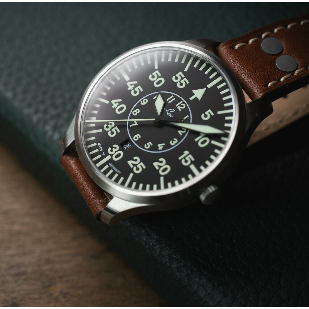 Montre Laco aviateur Z&uuml;rich acier 861806.2.D pos&eacute;e