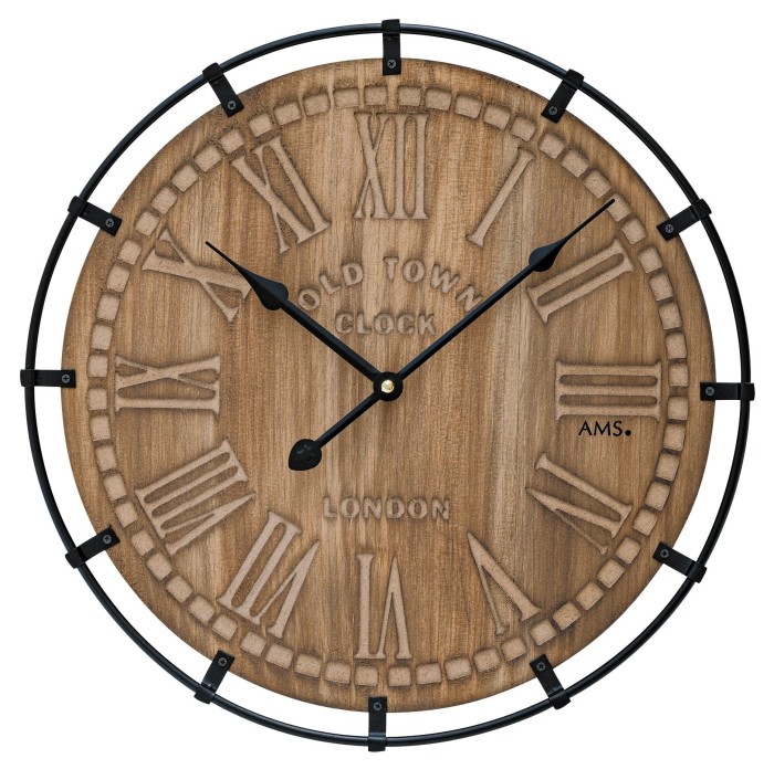 Horloge murale en bois chiffres sculptés