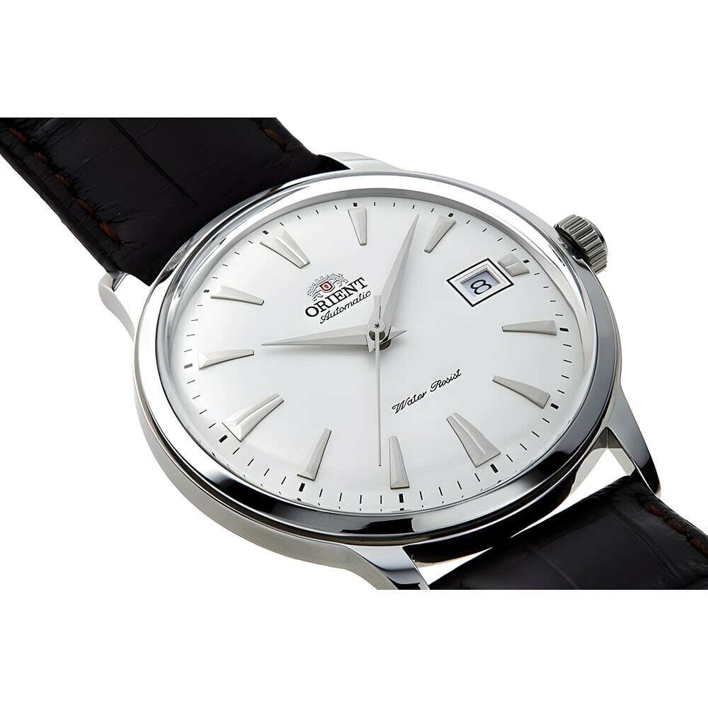 Montre automatique Orient Bambino cadran argent&eacute; homme AC00005W pos&eacute;e
