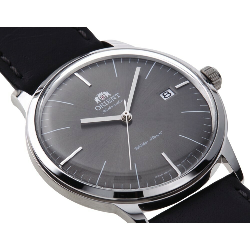 Montre automatique Orient Bambino cadran gris homme AC0000CA pos&eacute;e